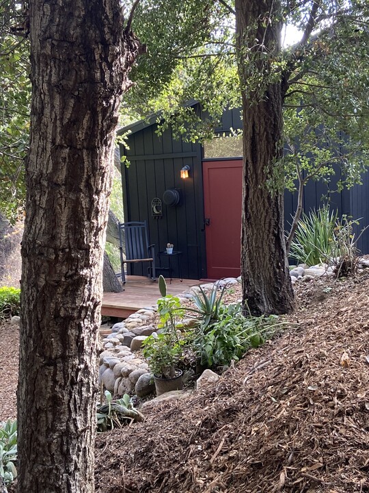 21031 Hillside Dr in Topanga, CA - Building Photo