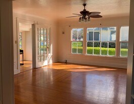 1060 San Benito St in Hollister, CA - Building Photo