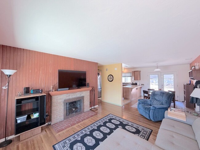 property at 3200 California St NE