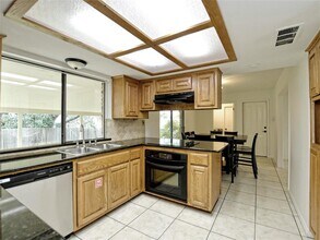 3800 Palomar Ln in Austin, TX - Foto de edificio - Building Photo