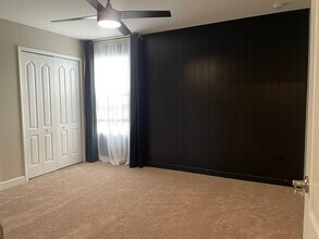 2293 Victoria Dr in Davenport, FL - Foto de edificio - Building Photo