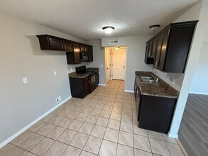 3363 S Hillcrest Ave in Springfield, MO - Building Photo - Building Photo