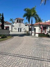 6705 N Kendall Dr in Pinecrest, FL - Building Photo - Building Photo