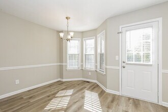 610 E Lake Cove in La Vergne, TN - Foto de edificio - Building Photo