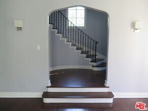 802 Cloverdale Ave in Los Angeles, CA - Building Photo - Building Photo