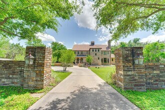4120 Cochran Chapel Rd in Dallas, TX - Foto de edificio - Building Photo