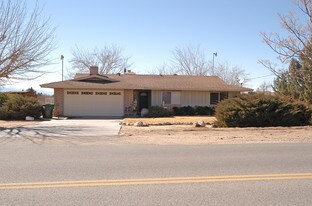16030 Tao Rd in Apple Valley, CA - Building Photo