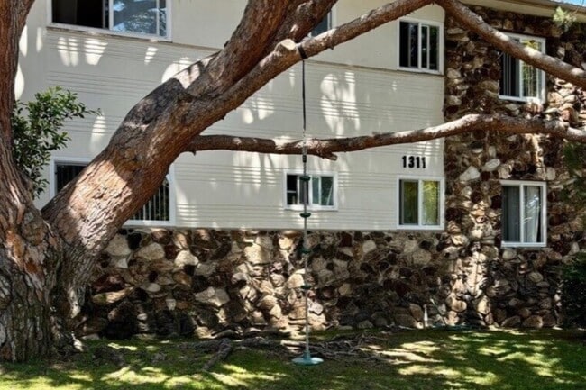 1311 Berkeley St in Santa Monica, CA - Foto de edificio - Building Photo