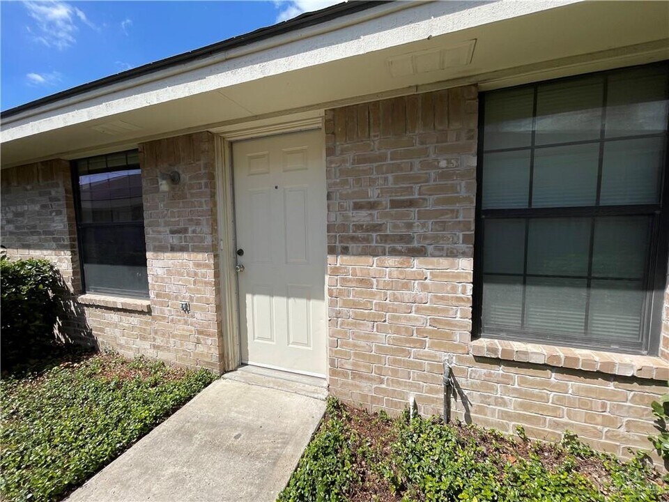 9 Dora Jeanne Dr in Mission, TX - Building Photo