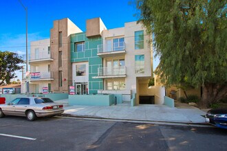 14934 Burbank Blvd in Los Angeles, CA - Building Photo - Building Photo