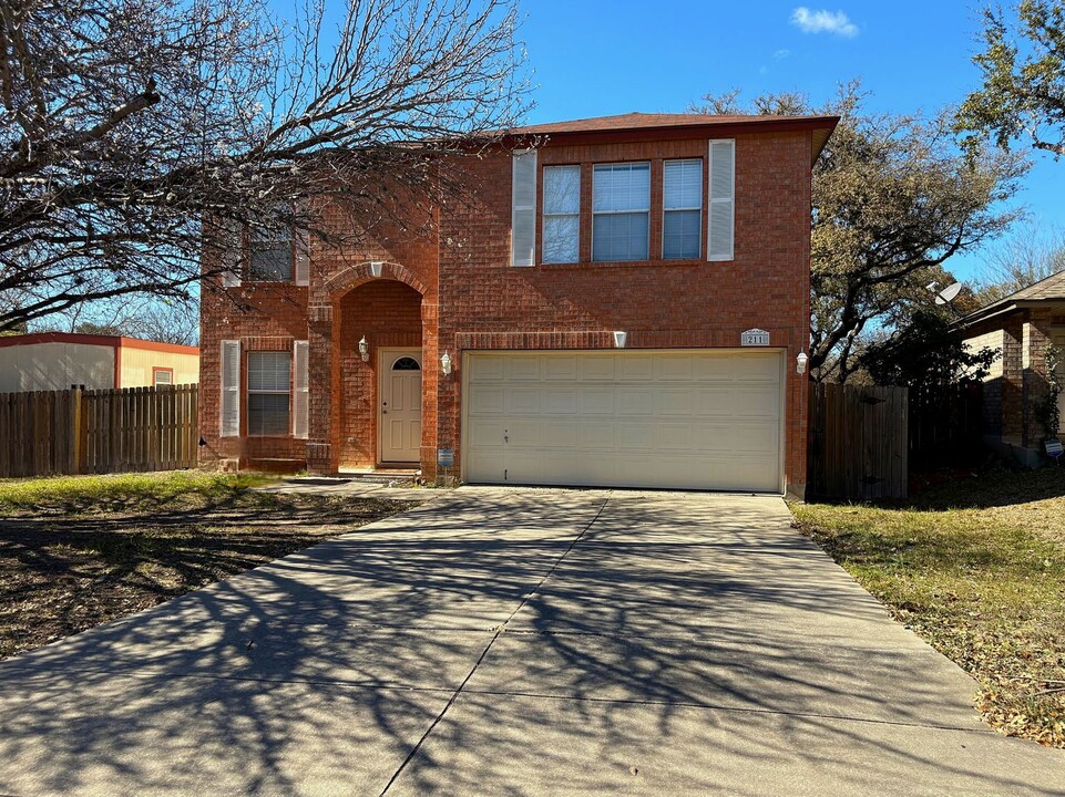 211 Clover Creek in San Antonio, TX - Building Photo
