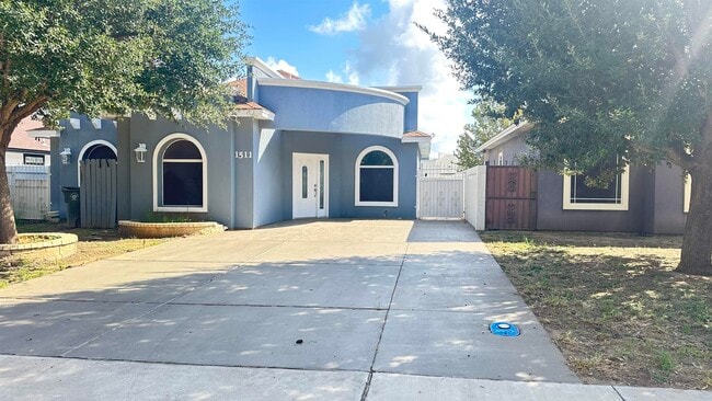 1511 Texoma St in Laredo, TX - Building Photo - Building Photo