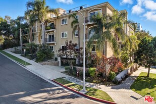 3401 S Bentley Ave in Los Angeles, CA - Building Photo