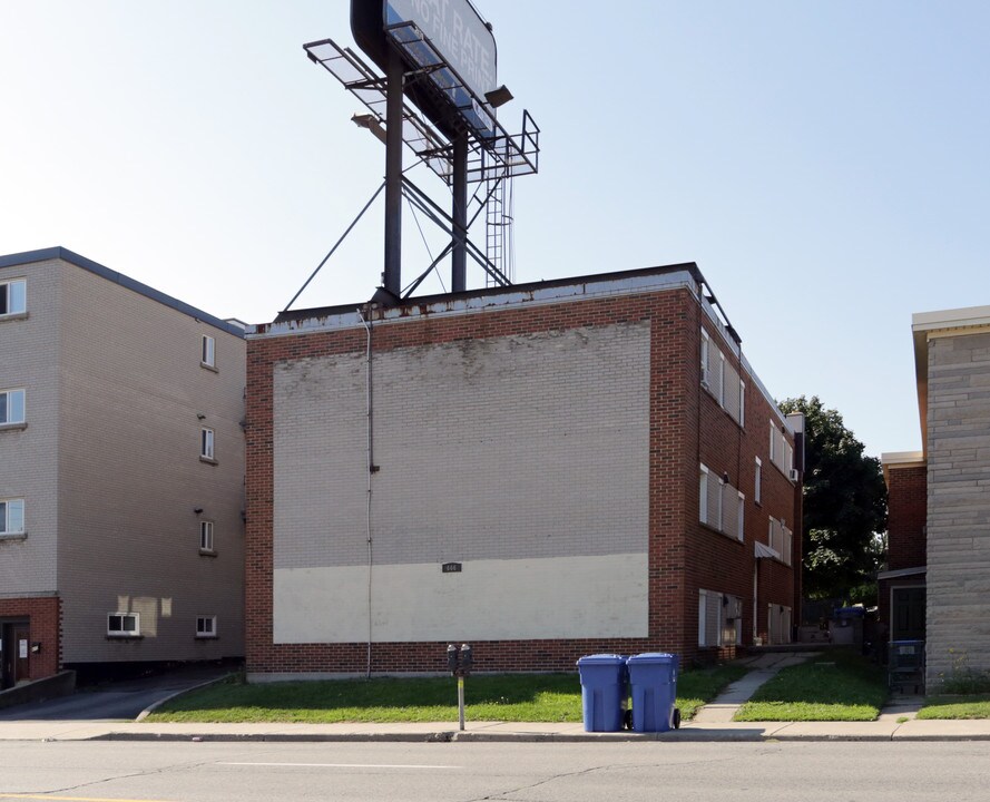 666 Fennell Ave E in Hamilton, ON - Building Photo