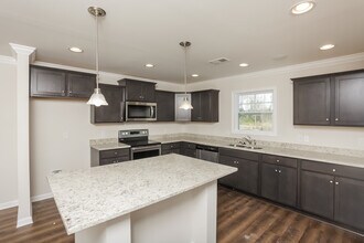 30 Arizona Ct in Elgin, SC - Foto de edificio - Building Photo