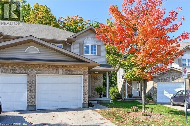 300 Fallowfield Dr in Kitchener, ON - Building Photo - Building Photo
