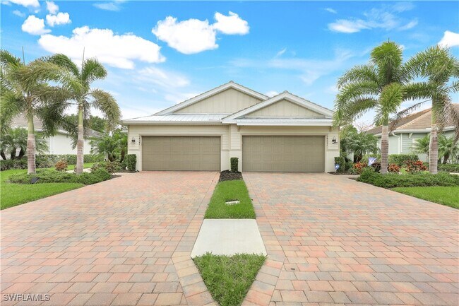 14551 Edgewater Cir in Naples, FL - Building Photo - Building Photo