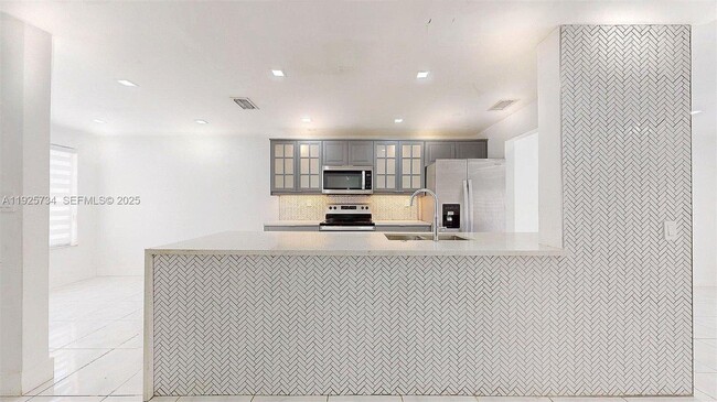 8212 NW 8th Pl in Plantation, FL - Foto de edificio - Building Photo