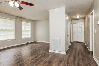 8060 Nantuckett Ave in North Charleston, SC - Building Photo - Building Photo