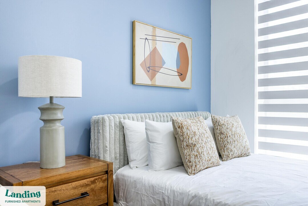 1155 NE 126th St in North Miami, FL - Foto de edificio