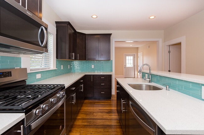 9 Rock Valley Ave, Unit 2