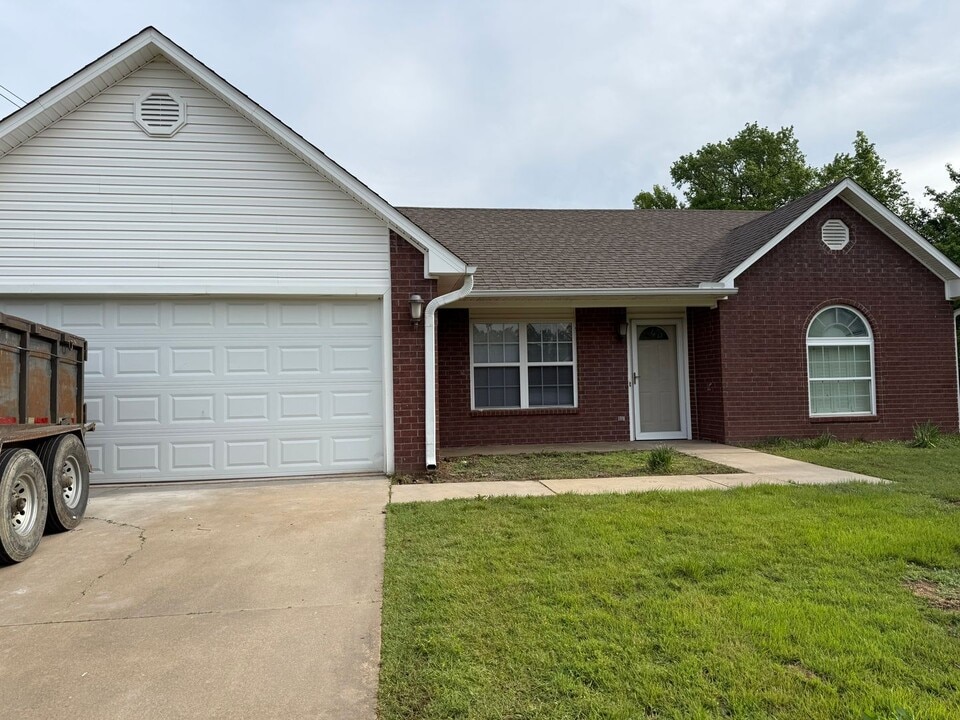 820 Sandstone Dr in Van Buren, AR - Building Photo