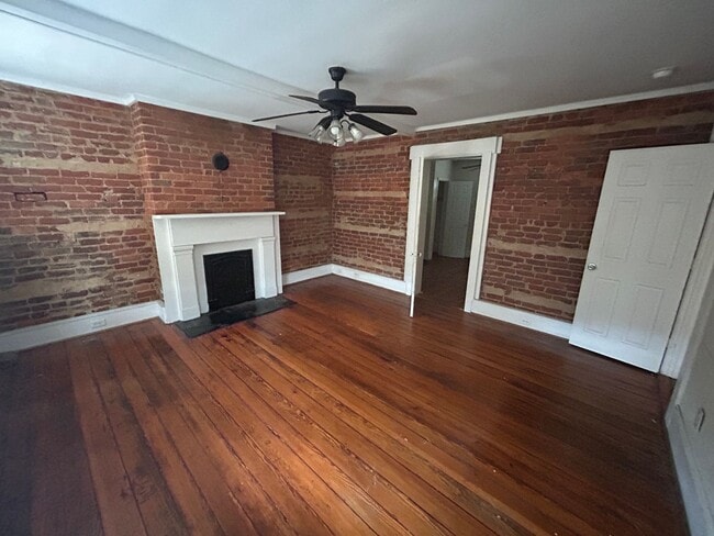 property at 1016 W Clay St