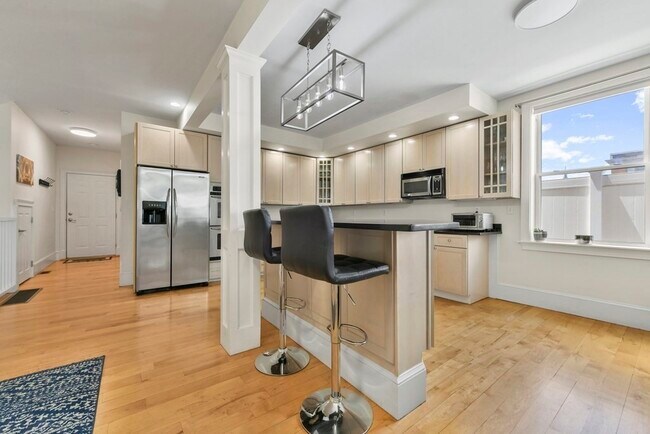 property at 714 E 4th St
