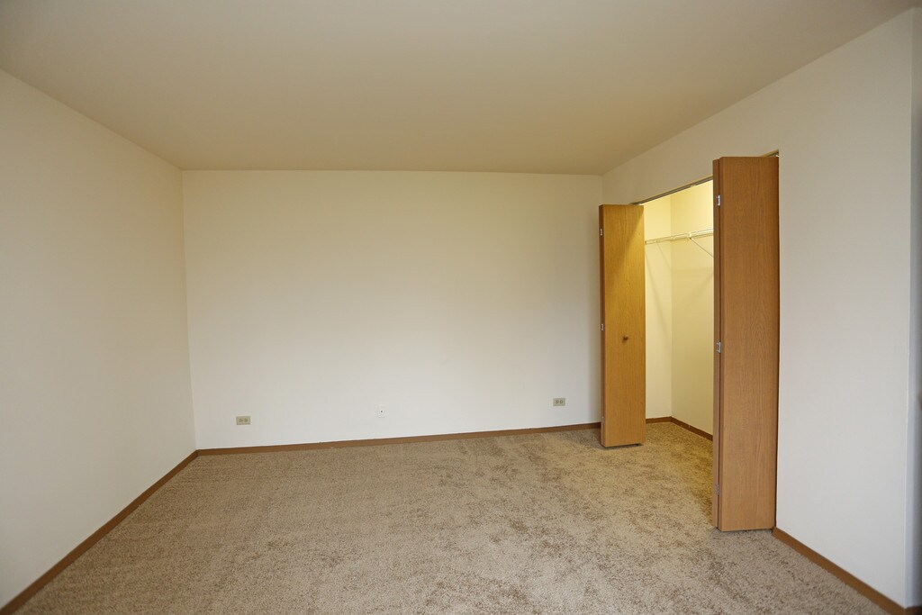 Beautiful One and Two Bedroom Apartments! in Antioch, IL