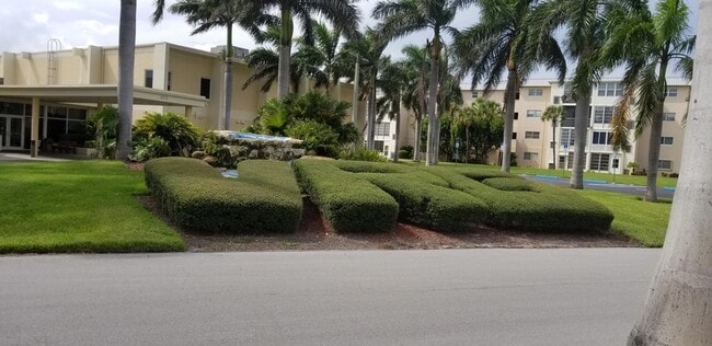 330 NE 26th Ave, Unit 2120 in Boynton Beach, FL - Foto de edificio - Building Photo