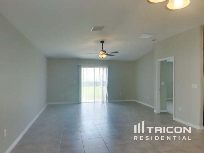 209 Archcliffe Point Pl in Dover, FL - Building Photo - Building Photo