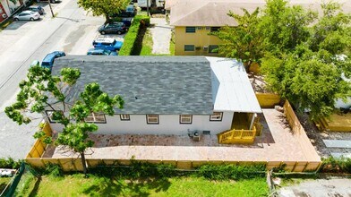 2135 SW 4th St in Miami, FL - Building Photo - Building Photo