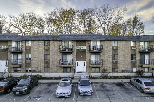Riverview Condominiums in Lincoln, RI - Building Photo - Building Photo