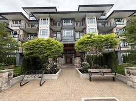 22562-22562 121 Ave in Maple Ridge, BC - Building Photo