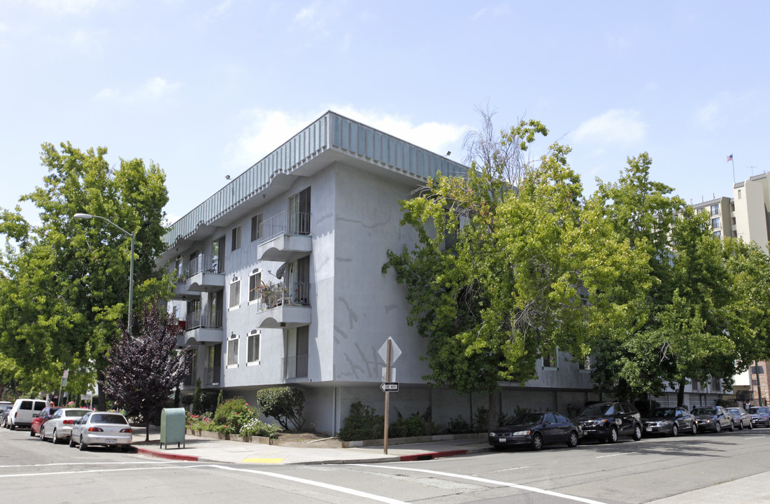 Lake Park in Oakland, CA - Building Photo