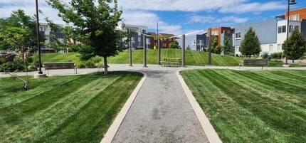 Kestrel Mixed Age Community in Louisville, CO - Foto de edificio - Building Photo