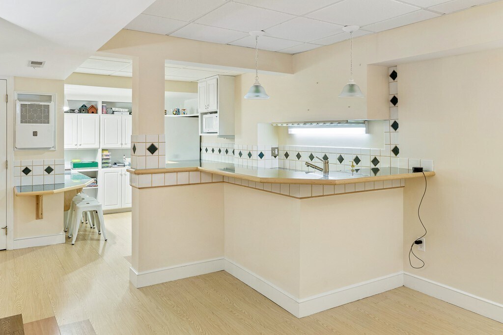 478 Clinton Rd in Chestnut Hill, MA - Building Photo