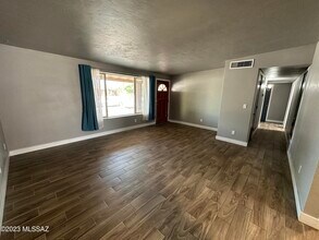 7032 N Northlight Dr in Tucson, AZ - Building Photo - Building Photo