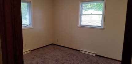 703 Grant Ave SE-Unit -A in Bemidji, MN - Foto de edificio - Building Photo