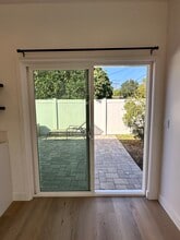 3617 W Victory Blvd in Burbank, CA - Foto de edificio - Building Photo