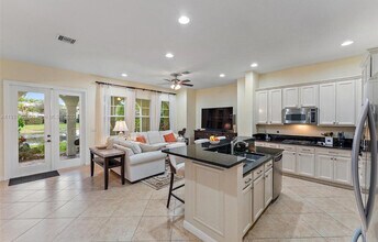 834 Madison Ct in Palm Beach Gardens, FL - Building Photo - Building Photo
