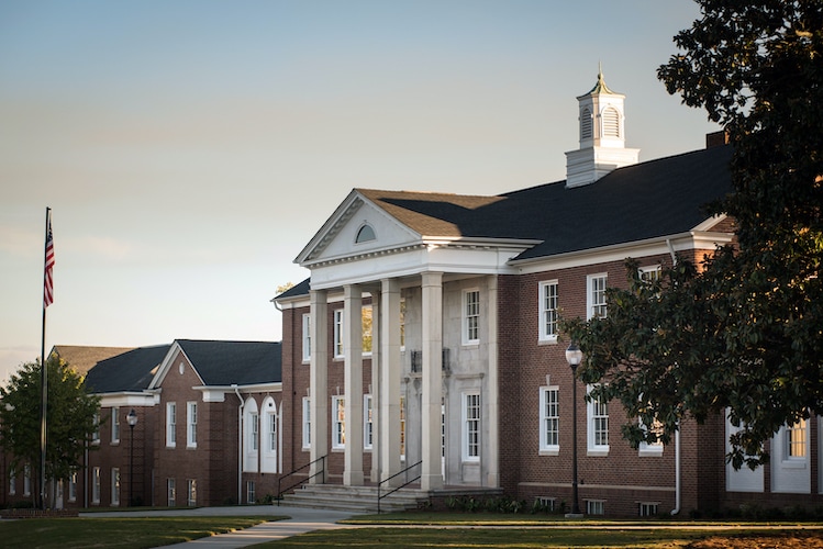 Taylor Village in Hawkinsville, GA - Foto de edificio
