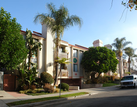 10915-10917 Huston St in North Hollywood, CA - Building Photo - Building Photo