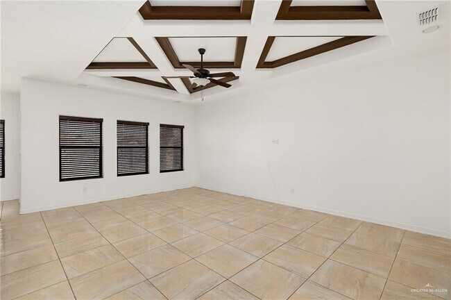 3100 Guadalupe Ave in McAllen, TX - Foto de edificio - Building Photo