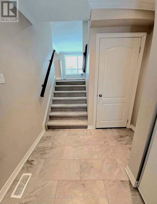 12 Lankin Blvd in Orillia, ON - Building Photo - Building Photo