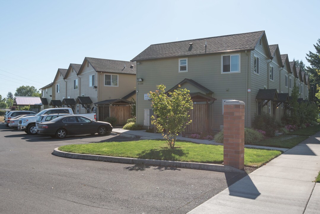 Jacobs Drive Apartments in Eugene, OR - Building Photo