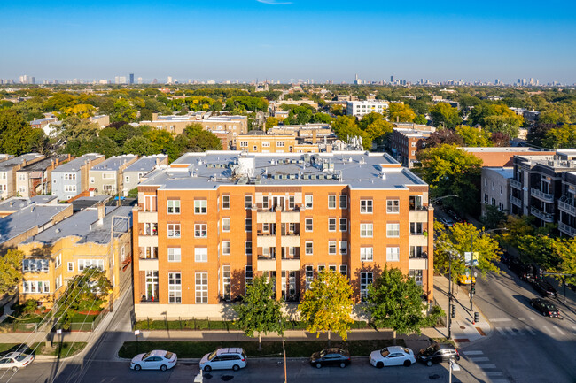 3550 W Montrose Ave in Chicago, IL - Foto de edificio - Building Photo