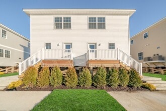 2852 Ocean Ave in Seaford, NY - Foto de edificio - Building Photo