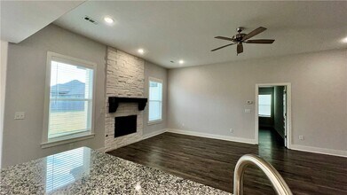 331 W Taverner Xing in Farmington, AR - Foto de edificio - Building Photo