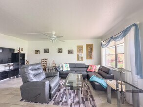 127 Mansfield D in Boca Raton, FL - Building Photo - Building Photo